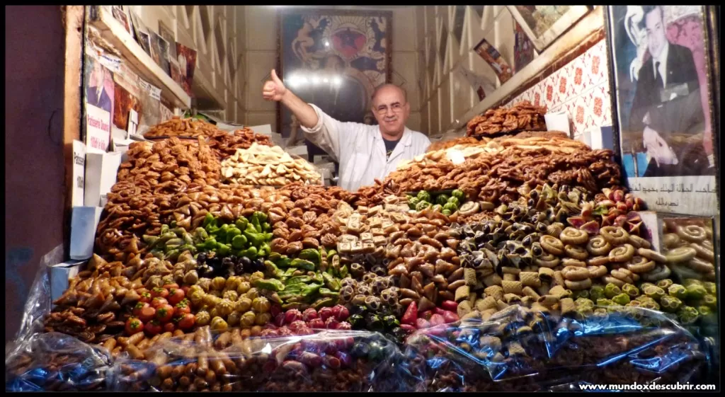 Puesto dulces zoco Marrakech - Marruecos