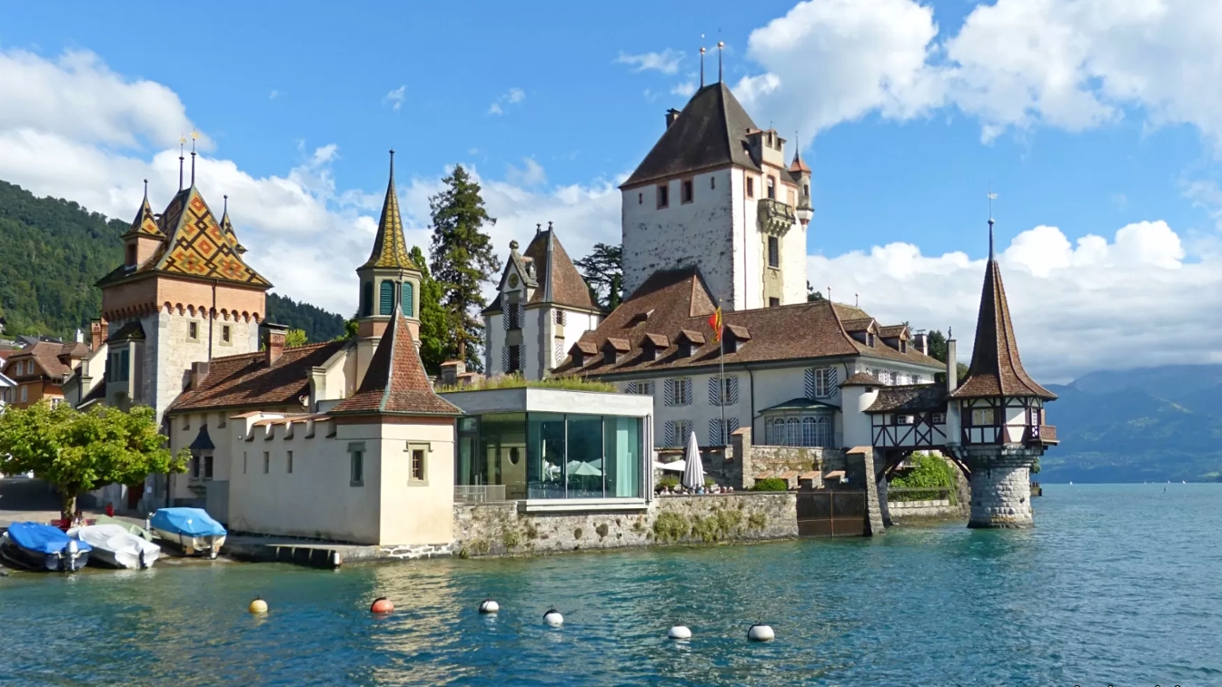 castillo Oberhofen Suiza