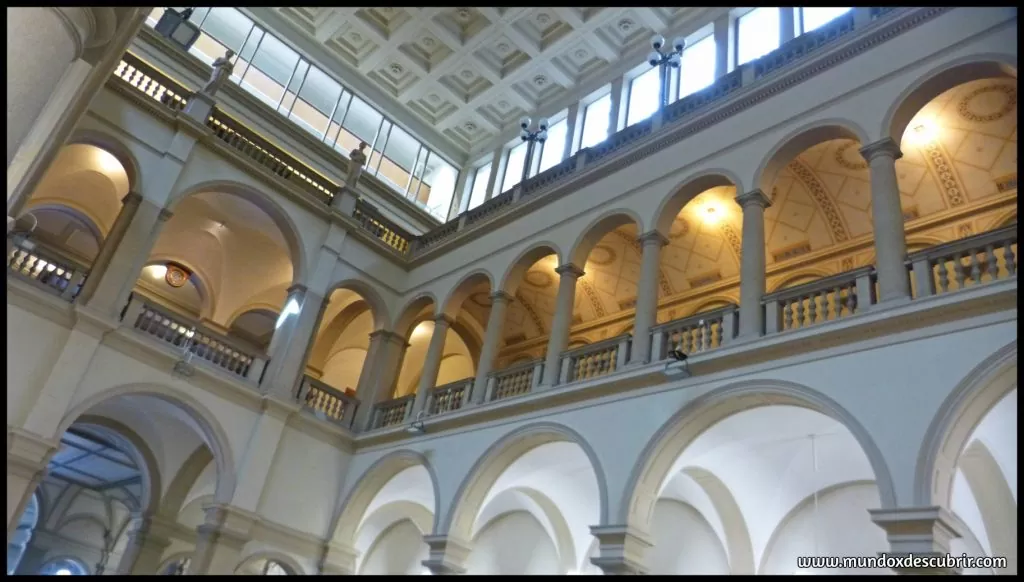 Interior de la Universidad de Zurich