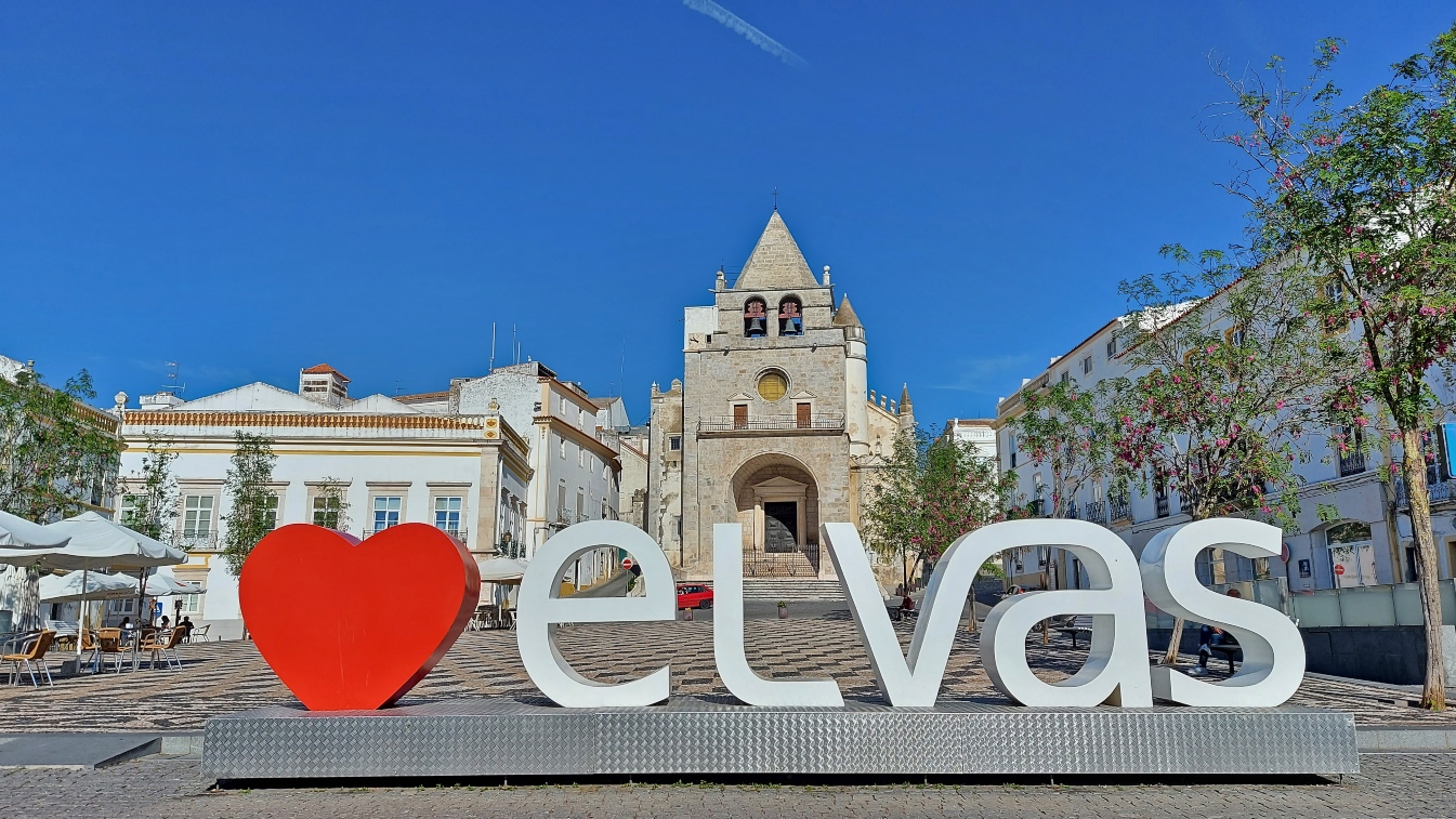 Restricciones por la covid: Elvas tiene toque de queda nocturno y sus restaurantes piden certificado covid